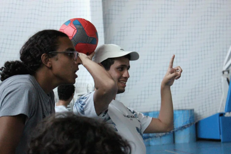 قصة هنا وعمر.. من كوب قهوة إلى قلوب الملايين