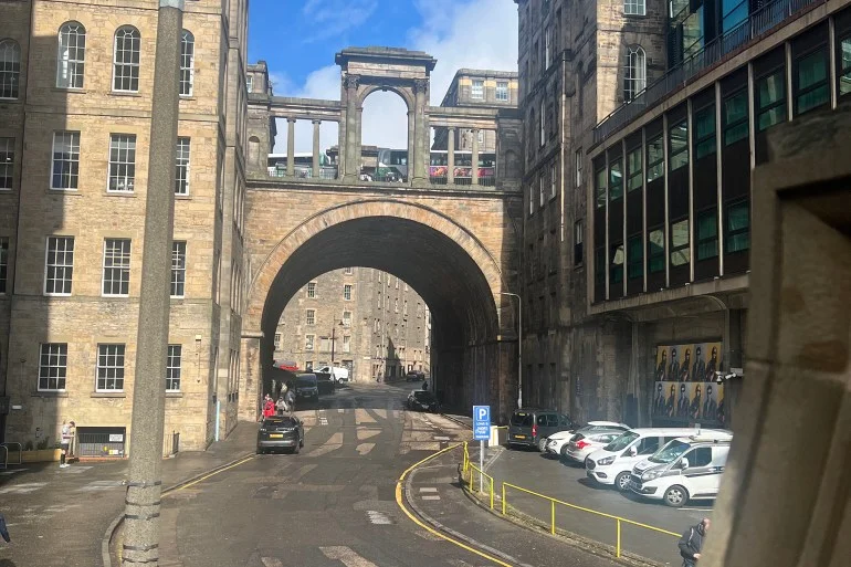 إدنبره.. جوهرة أسكتلندا الساحرة