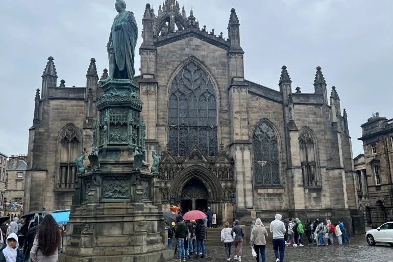 إدنبره.. جوهرة أسكتلندا الساحرة