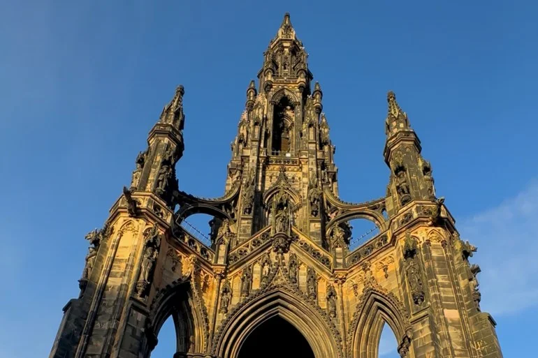 إدنبره.. جوهرة أسكتلندا الساحرة