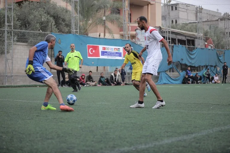 مباراة رمزية بغزة تجسد ديربي إسطنبول لإحياء الرياضة بعد الإبادة