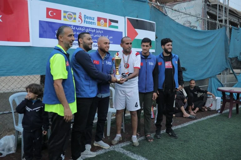 مباراة رمزية بغزة تجسد ديربي إسطنبول لإحياء الرياضة بعد الإبادة