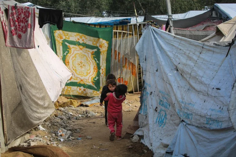 بالصور.. تفاصيل يومية ترسم واقع حياة أطفال غزة