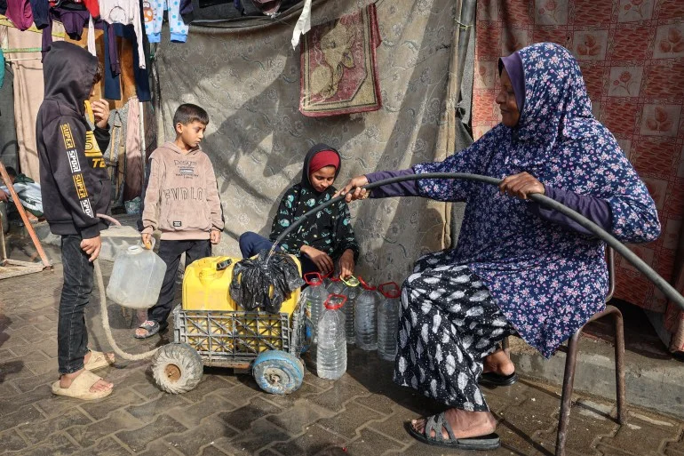 بالصور.. تفاصيل يومية ترسم واقع حياة أطفال غزة