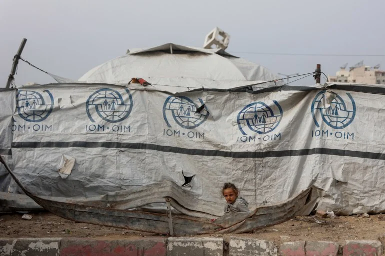 بالصور.. تفاصيل يومية ترسم واقع حياة أطفال غزة