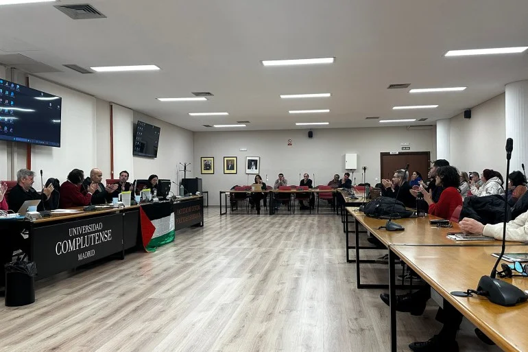 جلسة قطاع الصحافة والإعلام ضمن للمحاكمة الشعبية المتعلقة بتواطؤ الحكومة الإسبانية في الإبادة الجماعية (ة)