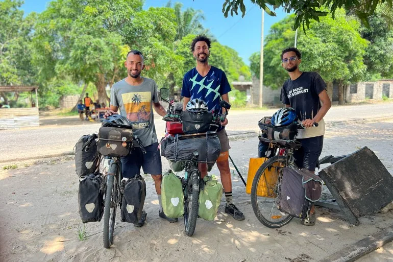 رحلات مغاربة في أفريقيا بالدراجات