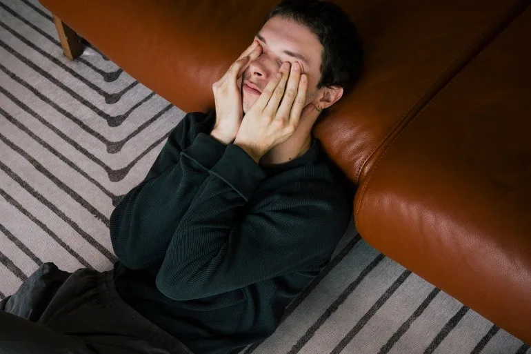 حساسية العين للإبهار