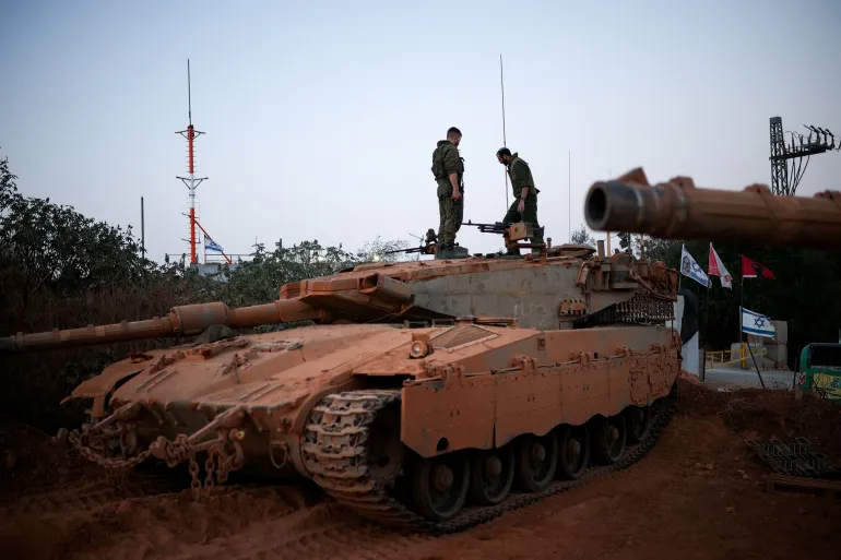 قوة إسرائيلية تتسلل إلى بلدة عيترون اللبنانية وتفجر 3 منازل قوة إسرائيلية تتسلل إلى بلدة عيترون اللبنانية وتفجر 3 منازل