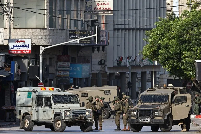 الاحتلال يداهم مناطق بالضفة