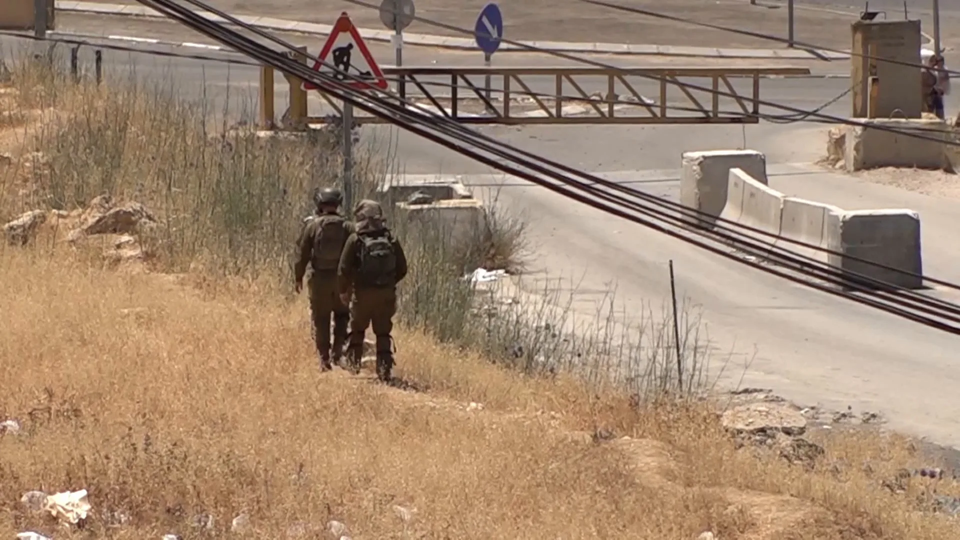 900 حاجز إسرائيلي