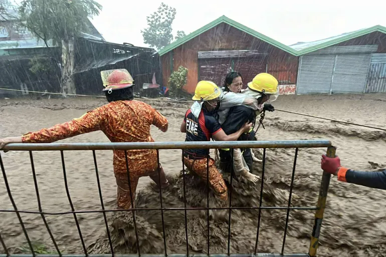 إعصار يضرب الفلبين