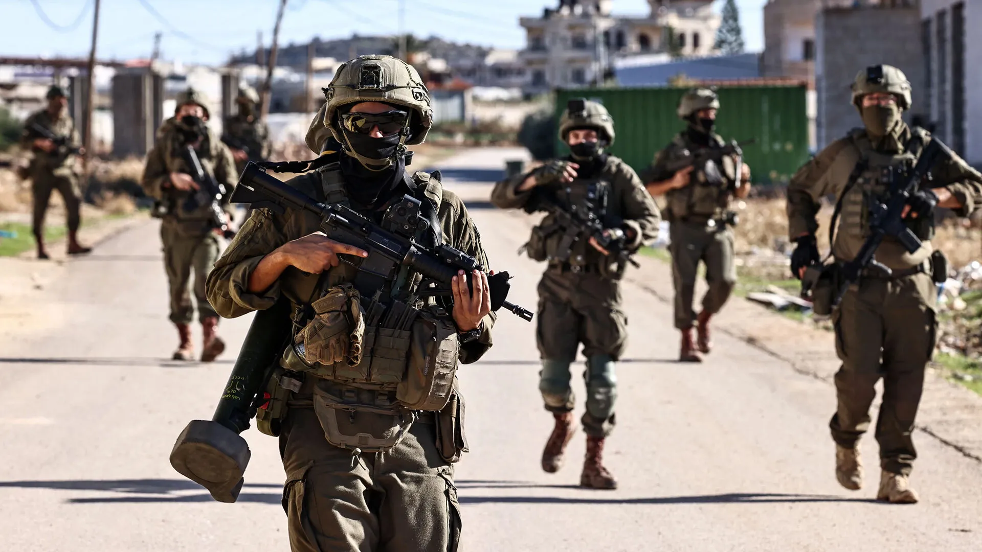 إسرائيل تعلن فتح تحقيق مع جنود أعدموا فلسطينييْن بجنين إسرائيل تعلن فتح تحقيق مع جنود أعدموا فلسطينييْن بجنين