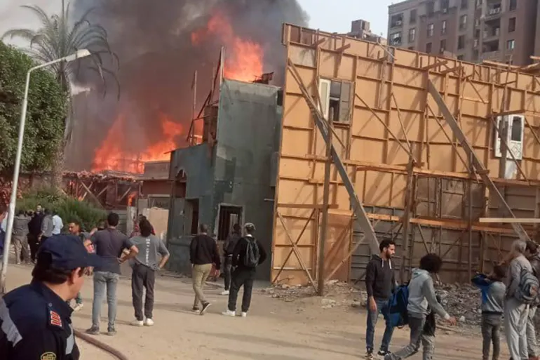 حريق في ديكور مسلسل "الكينج" المصري وأبطال العمل يطمئنون الجمهور حريق في ديكور مسلسل الكينج