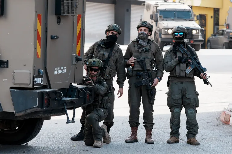 مستوطنون يقتحمون الأقصى وإصابة طفل برصاص الاحتلال بالضفة