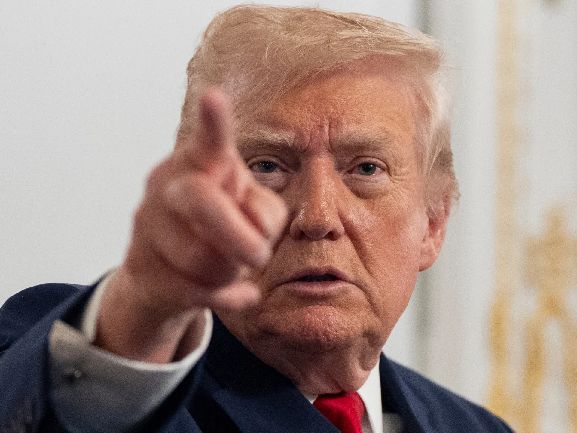 صحف عالمية: ترامب ينفد صبره بغزة ويستهدف "القوة الليبرالية" في أوروبا