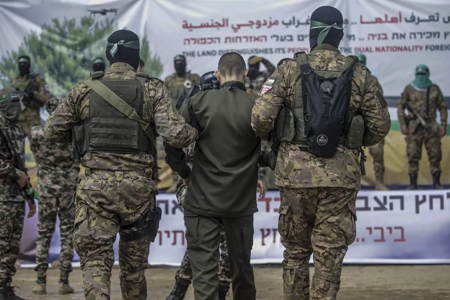 أسرى إسرائيليون سابقون في غزة يطالبون نتنياهو بتشكيل لجنة تحقيق أو الاستقالة