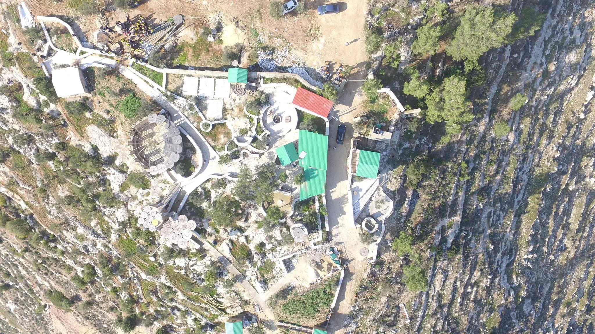 اقتحام قرية الشباب