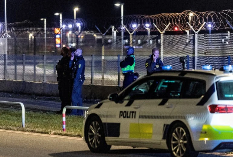 FILE PHOTO: Police officers stand guard after all traffic has been closed at the Copenhagen Airport due to drone reports in Copenhagen, Denmark September 22, 2025. Ritzau Scanpix/Steven Knap via REUTERS ATTENTION EDITORS - THIS IMAGE WAS PROVIDED BY A THIRD PARTY. DENMARK OUT. NO COMMERCIAL OR EDITORIAL SALES IN DENMARK./File Photo