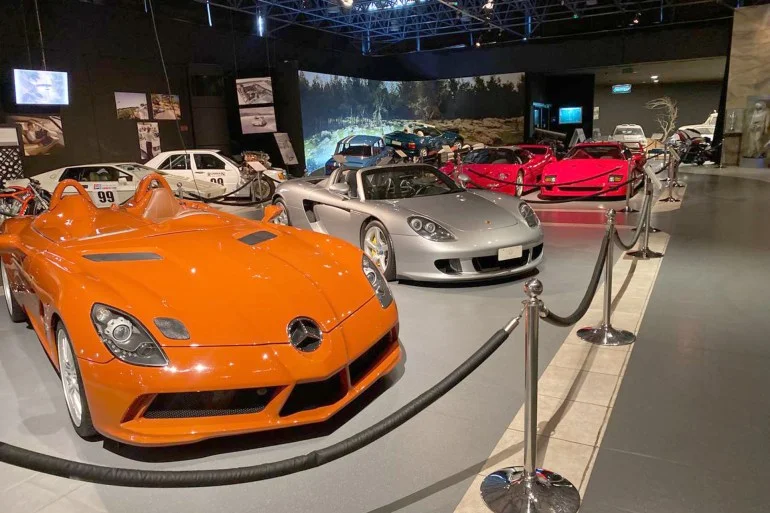 روبوت قهوة بين سيارات ملكية.. مفاجأة تنتظر زوار متحف في الأردن