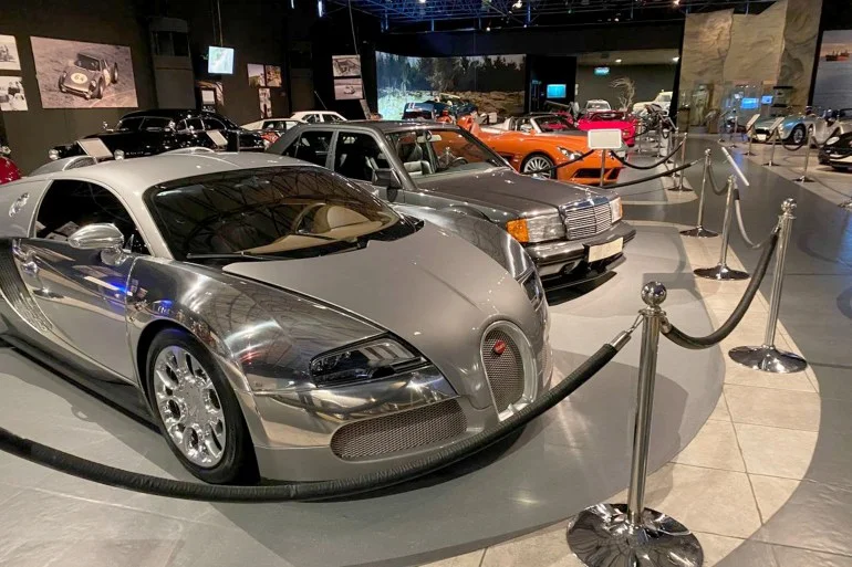 روبوت قهوة بين سيارات ملكية.. مفاجأة تنتظر زوار متحف في الأردن