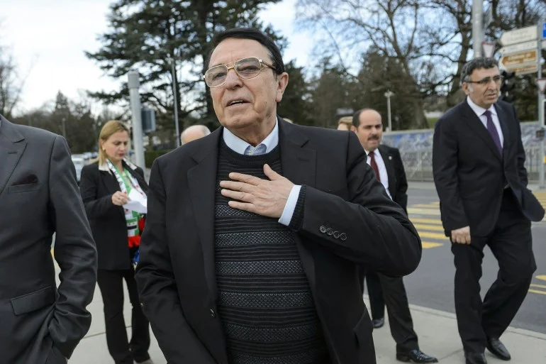 رياض نعسان آغا.. رحلة أديب سوري من التلفاز إلى السياسة