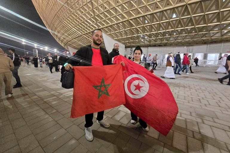 طه من المغرب وإشارق من تونس مشجعان للمغرب في نهائي كأس العرب