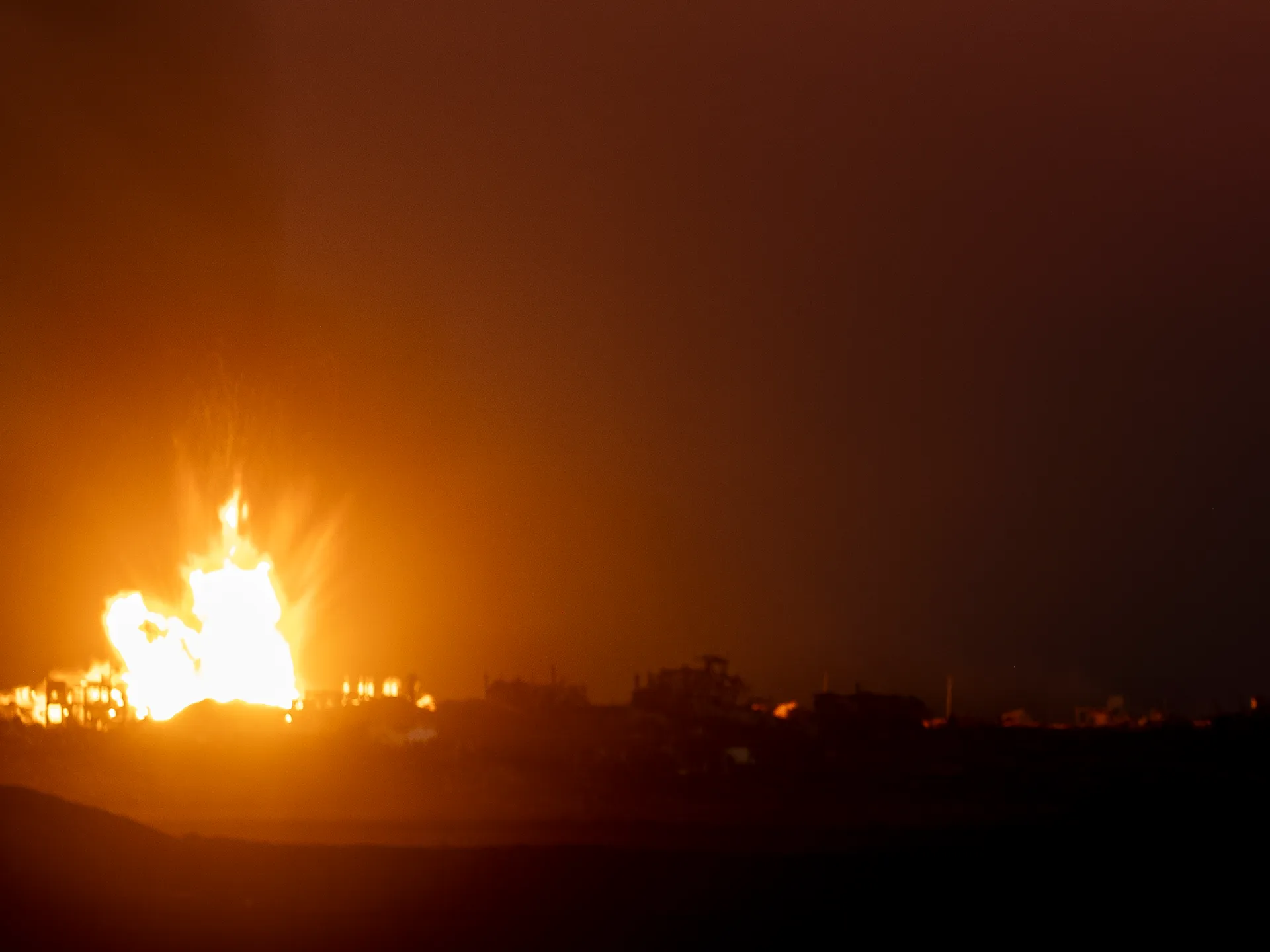 محللان: نتنياهو يوظف التصعيد لإفشال اتفاق غزة وتحصين موقعه الانتخابي