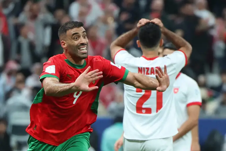 عبد الرزاق حمد الله يعتزل اللعب دوليا بعد قيادة المغرب للتتويج بكأس العرب