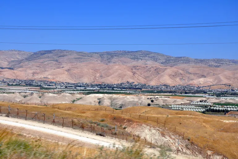 تداعيات مشروع إسرائيلي جديد لإقامة جدار جديد بالأغوار